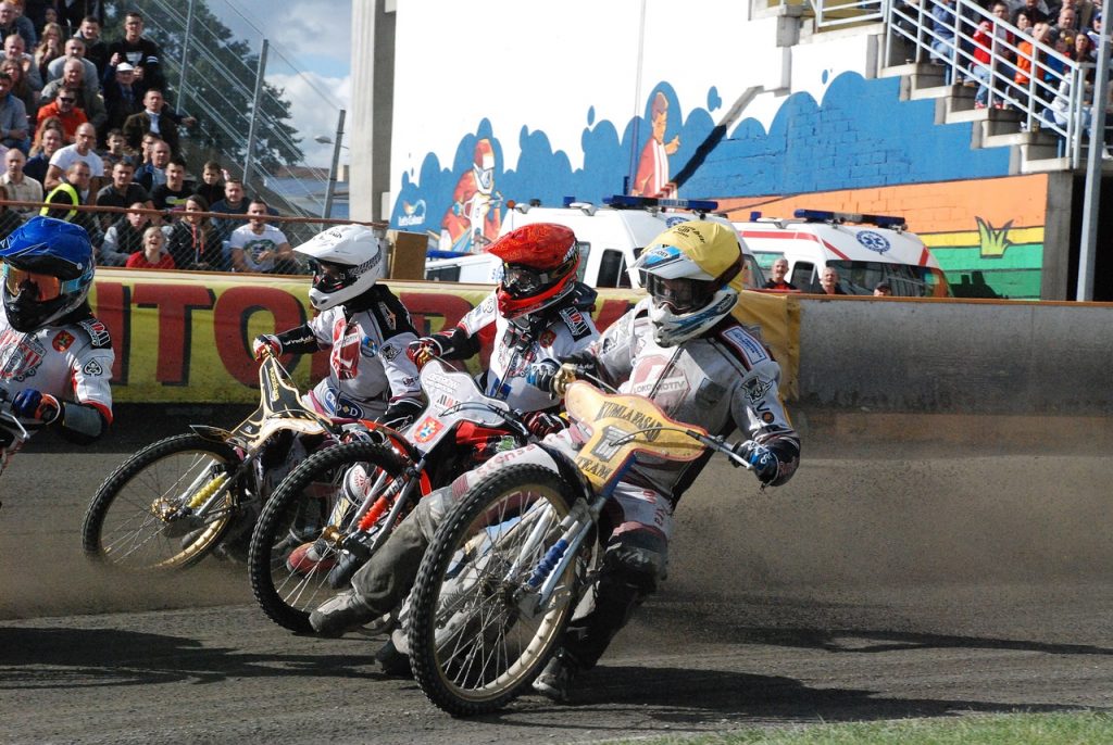 speedway motorcyclists
